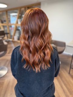 Wenn Herbstlicht zu Haar wird. 🍁🍂

#copperhair #haircolor #labiosthetique #sistershairlounge #arbon #schweiz #hair