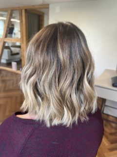 Fresh Balayage Glow ✨ 

#balayage #beforeandafter #blonde #hair #haircolor #hairtransformation #labiosthetique #arbon #sistershairlounge