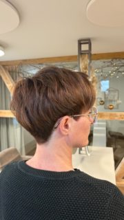 Pixi perfection. ✨

#pixicut #sistershairlounge #newcolor