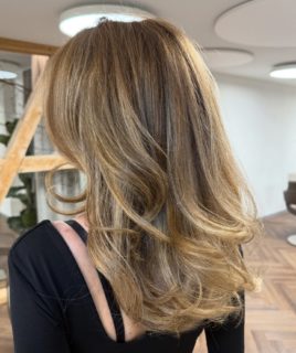 Soft layers😌✨

#newhaircolor #labiosthetique #sistershairlounge #blondhai̇r #balayage