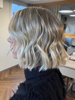 Frenchbob 🫶🏼

#frenchbobhaircut #labiosthetique #blondhairstyle #highlights #sistershairlounge