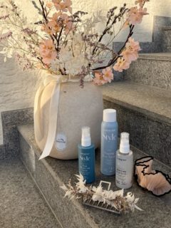 🫧GEWINNSPIEL🫧

Weil ihr einfach grossartig seid, möchten wir etwas zurückgeben 🫶🏼

 Deshalb verlosen wir am 14. März: 
1. Platz Heat Protecting Spray mit Klammer
2. Platz Shaping Wax Spray mit Scrunchi
3. Platz Mattifying Grip Spray

So nimmst du Teil:
🫧Folge uns
🫧Like diesen Beitrag
🫧Markiere eine Person die uns noch nicht folgt