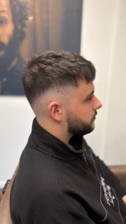 Fadecut💇🏻

#sistershairlounge #freshbeard #fadecut #barber #switzerland